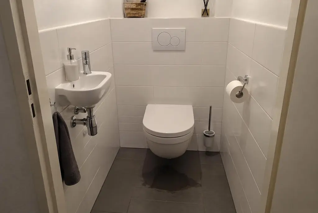 Lekdetectie Woerden – natte vloer bij een toilet